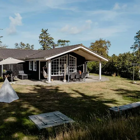 Semesterbostad Cozy 150m From Beach's Beauty